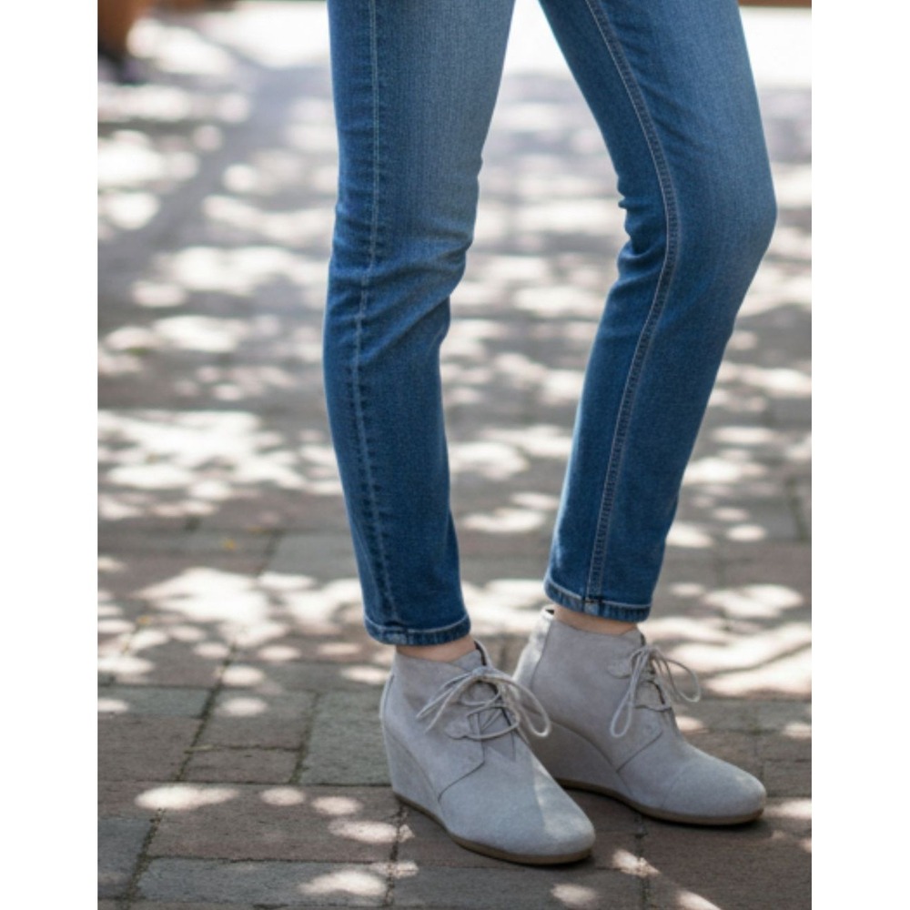 TOMS Women's Beige Suede Lace-Up Wedge Ankle Booties‎ Size 9.5